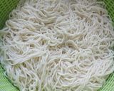 Gambar langkah 5 resipi Mee Kolok Ayam.