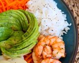 Une image de l'étape 1 de Bouddha bowl avocat crevettes 🍤🥑.
