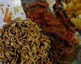 Foto langkah ke 6 dari resep Mie Goreng Pedas.
