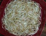 Foto langkah ke 1 dari resep Tumis tauge tahu pedas.