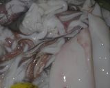 Foto langkah ke 1 dari resep Gulai cumi isi tahu.