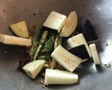 A picture of step 3 of Tivra Bhaji.