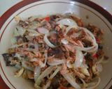 Foto langkah ke 5 dari resep Tongkol suwir bawang bombay.
