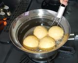 Foto langkah ke 4 dari resep Tahu Kopong isi Cabe pedas.
