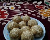 A picture of step 5 of Sesame / Til Ladoo.