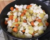 Une image de l'étape 10 de Pommes de terre, carottes et navets marteaux fruités.