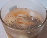 Hình bước làm 2 của món Trà đào ổi hồng hạt chia