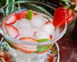 Une image de l'étape 5 de Eau détox fraises et menthe 🍓🌿.