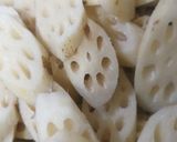 A picture of step 3 of Lotusroots with potatoes.