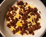 Pizza magyarosan (tükörtojással, kolbásszal, szalonnával... hm...) recept fázis 1 fotója