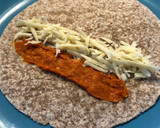 Foto del paso 2 de la receta: Aperitivo de sobrasada, queso y miel en flautas de tortillas de maíz