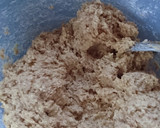 Foto del paso 2 de la receta: Pancitos integrales con harina de maíz y pasas de uva 🌽🍇