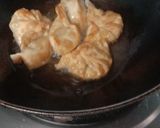 A picture of step 6 of Fried veggie momos....