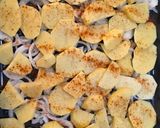 Foto del paso 3 de la receta: Pollo al horno con salsa y patatas