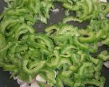 Foto langkah ke 3 dari resep Tumis Pare.