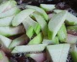 Hình bước làm 2 của món Canh mướp rau dền đỏ nấu tôm