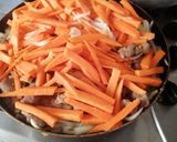 Foto del paso 3 de la receta: Estofado de mollejas y corazones con espaguetis