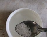 A picture of step 1 of Ice cream gola.