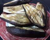 Foto del paso 1 de la receta Berenjenas rellenas de atún y huevo en microondas