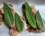Foto del paso 3 de la receta: Bifecitos con salvia y crudo (saltimbocca)