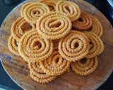 A picture of step 6 of Chakli.