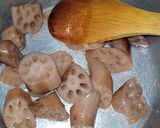 A picture of step 6 of Tangy Lotus Gravy.