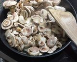 Foto del paso 2 de la receta Tortilla de brócoli y champiñones