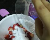 A picture of step 2 of Strawberry Mousse In Chocolate Ball.