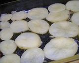 Foto del paso 3 de la receta: Papa al curry, cebollas caramelizadas con merluza al pimentón ahumado