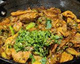 A picture of step 7 of Palak chicken masala.