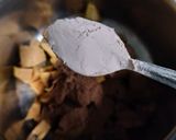 A picture of step 2 of Sapodilla choco sip.