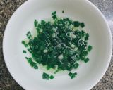Hình bước làm 2 của món Bún chả giò rế thịt xào