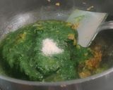 A picture of step 4 of Lasooni Palak.