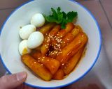Hình bước làm 4 của món Bánh gạo cay Tokbokki đơn giản