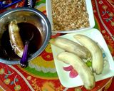 A picture of step 1 of Peanut coated Banana Lolly.