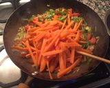 Foto del paso 3 de la receta: Salteado de fideos con vegetales
