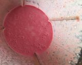 कूल कूल स्ट्रॉबेरी शेक(cool cool strawberry shake recipe in hindi) रेसिपी चरण 3 फोटो