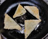 मटार चीज ट्रॅंगल्स (Matar Cheese Triangle Recipe In Marathi) रेसिपी स्टेप 4 फोटो 