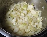 Une image de l'étape 2 de Soupe à l'oignon.