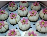 A picture of step 9 of Steam rice sweet flower.