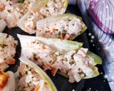 Une image de l'étape 4 de Endives carmines surimi fromage et thon fromage croûtons.