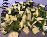 Une image de l'étape 1 de Filets de julienne au thym frais, courgette et poivron rouge.