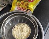 A picture of step 1 of Besan Burfi.