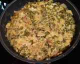 Foto del paso 3 de la receta: Tortilla de guisantes con chorizo al vino blanco