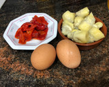 Foto del paso 1 de la receta: Tortilla de corazones de alcachofa y tiras de pimiento asado