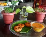 A picture of step 4 of Bhutta Sambar Vada.