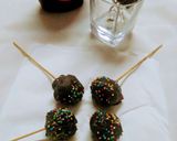 A picture of step 6 of Chocolate pops.