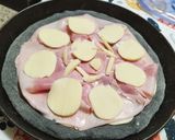 A picture of step 4 of Charcoal Focaccia Stuffed with Cheese and Ham 🧀🥓.