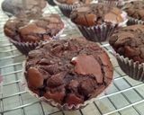 Foto langkah ke 7 dari resep 86. Brownies Cup Panggang.