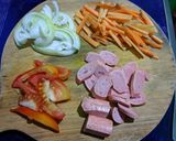 Foto langkah ke 1 dari resep Mie Tumis Keju Pedas.